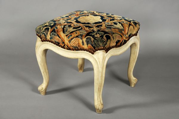 Tabouret de la salle des gardes du palais de Compiègne
